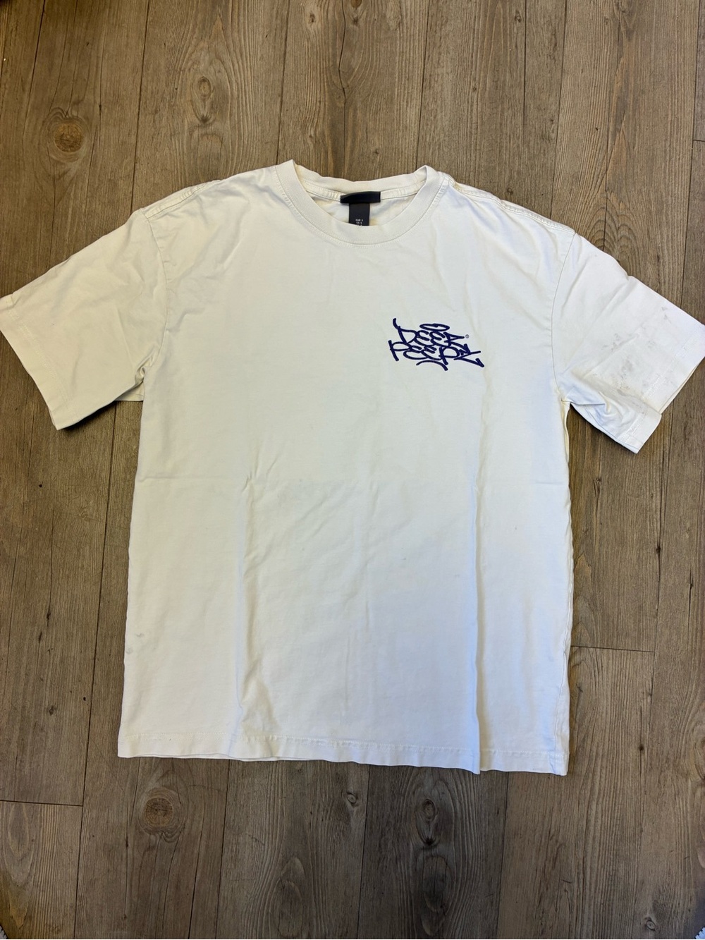 H&M White Short Sleeve Tee with Small Blue Chest Graphic Men’s Small